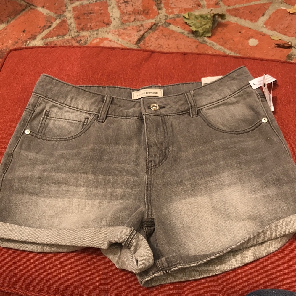 3/25 💙 NWT Pimkie Light Wash Gray Jean Shorts
